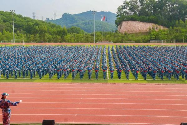 华南商贸职业学院军训（华南商贸职业学院是野鸡大学吗）