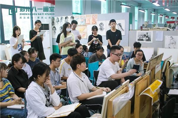 当画室老师与学校老师（当画室老师与学校老师哪个好）