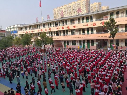 新野育才学校（新野育才学校毕业留念）