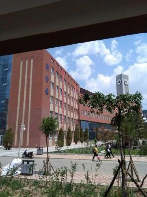 赤峰红旗复读学校学费（赤峰红旗中学是私立还是公立学校）-图1