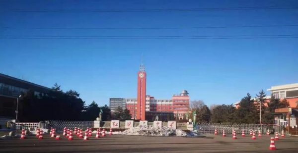 赤峰红旗复读学校学费（赤峰红旗中学是私立还是公立学校）-图3