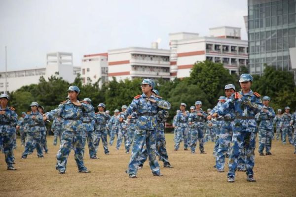 广东女子职业学院校服（广东女子职业学院校服照片）