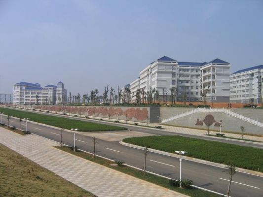 岳阳职业学院校内风景（岳阳职业学院校内风景图片）-图1